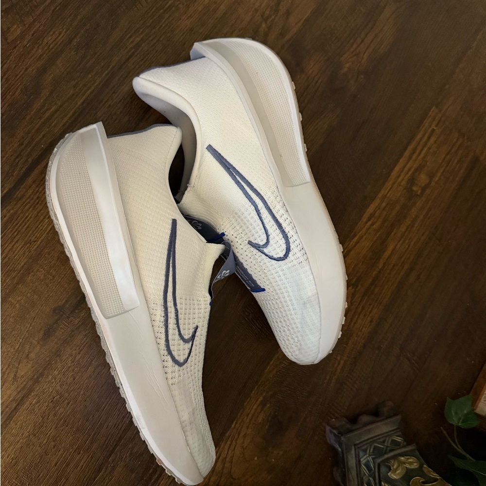 Nike Interact Run EasyOn Slip-On Sneakers Men’s 11.5 White Blue - No Box